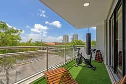2200sqft Waterfront Luxe Condo  Close to beach