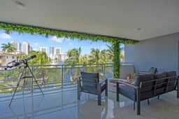 2200sqft Waterfront Luxe Condo  Close to beach