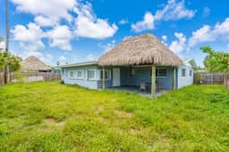 Cozy Newly Renovated Home Near Beach Tiki Hut