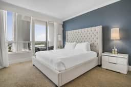 FontaineBleau Suite  Stunning City & Ocean Views