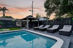 Heated Pool Home  Mini Golf & Soccer  Firepit