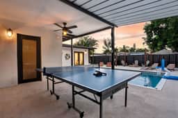 Hollywood Haven Private Pool  BBQ Mini Golf