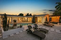 Lakefront Miami Villa w/ Heated Pool, Near Beach