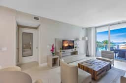 Lyfe Resort l Ocean/Pool View Gym, Beach Access