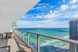 Oceanview Luxe Condo | Balcony, Gym & Beach Access