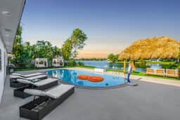 Paradise Sunset Waterfront Home  Firepit Kayaks