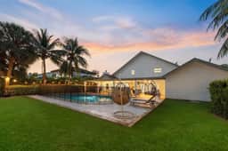 Ventur Heaven | Waterfront Luxurious 2-Story Villa