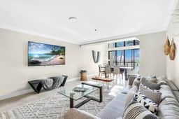 Ventur Loft 2-Story Beachfront  Scenic Views