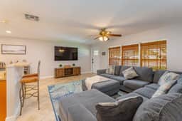 Ventur Tropical w  Hot Tub  Close to Beach