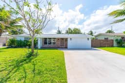 Ventur Tropical w  Hot Tub  Close to Beach