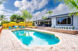 Waterfront Heated Pool Home Game & 6 min Beach
