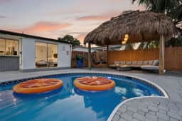 Waterfront Villa  5 min Aventura  Cool Amenities