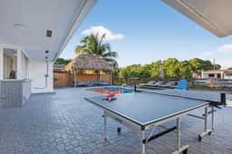 Waterfront Villa  5 min Aventura  Cool Amenities