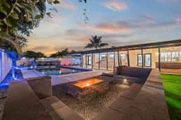Resort-Style Miami Home,  Pool, Sauna & Jaccuzi