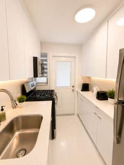 Location A+ 5 min walk to Beach | Charming 1BDR - Image 3