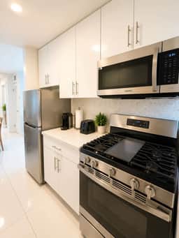 Location A+ 5 min walk to Beach | Charming 1BDR - Image 3