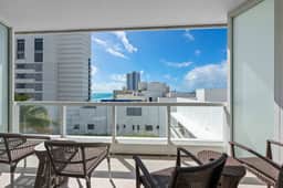 FontaineBleau Suite Stunning City & Ocean Views - Image 2