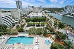 Bay View 1BR | Full Kitchen, W/D & 2 Baths - Image 2