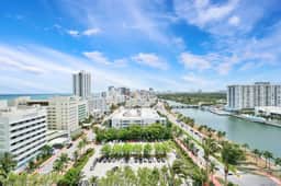 Bay View 1BR | Full Kitchen, W/D & 2 Baths - Image 3