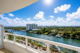 Fontainebleau Miami Resort - Image 2