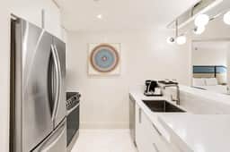 Fontainebleau | 1BR Ocean, Bay & Skyline View - Image 4