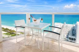 Fontainebleau Miami Resort - Image 4