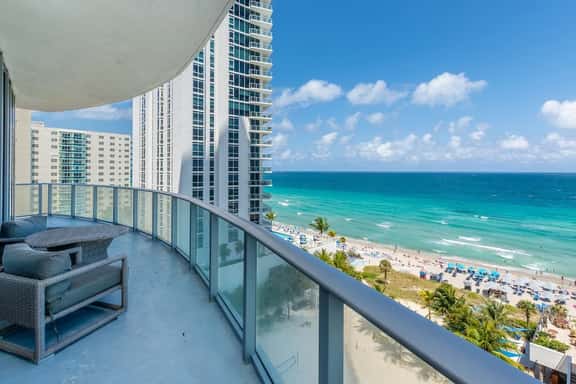 Beachfront Lyfe Resort | Spacious 2 Bed | Resort - Image 1