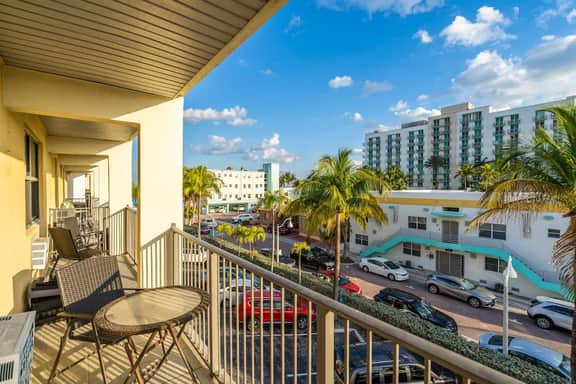 Beachfront Apt w/ Pool & Free Parking