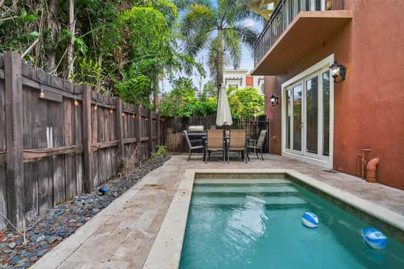 3 Story Pool Home  Private Rooftop & Sunset Villa