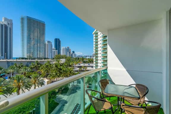 Amazing 2Bed  Gym & Tennis Court  Ocean view