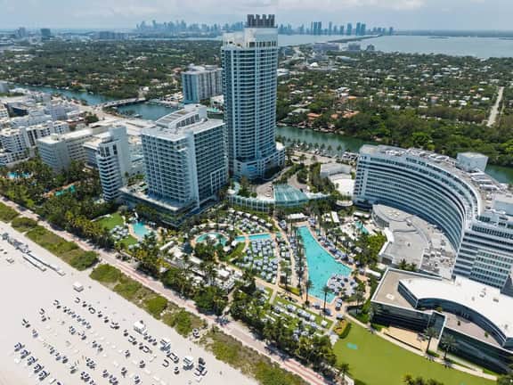 FontaineBleau Suite  Stunning City & Ocean Views