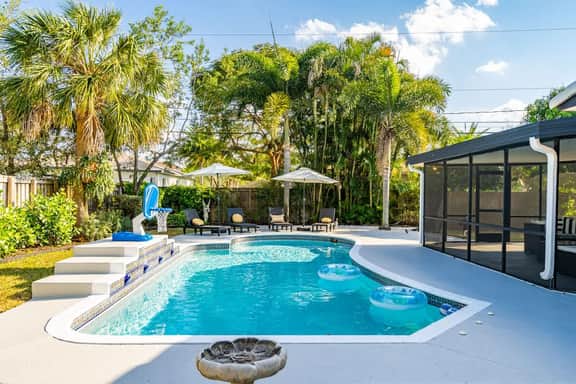 Heated Pool Home Close to Beach  Pool Table