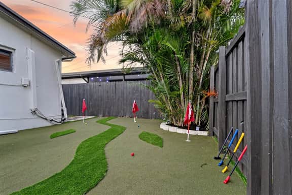 Hollywood Haven Private Pool  BBQ Mini Golf