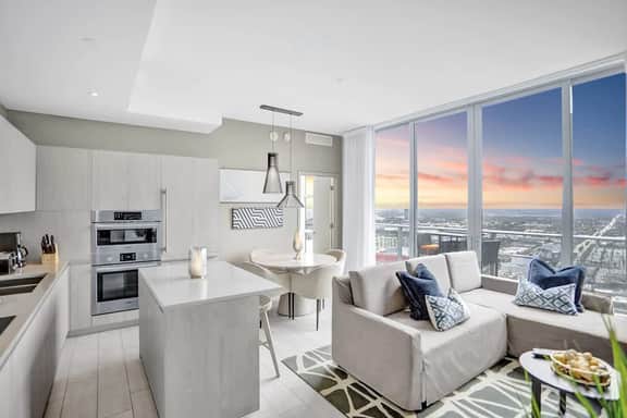 Hyde Penthouse  2-Story Balcony Terrace by Ventur