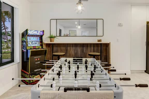 Lakefront Miami Villa w/ Heated Pool, Near Beach
