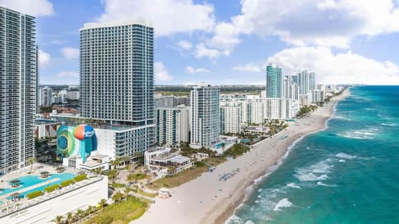 Lyfe Resort l Ocean/Pool View Gym, Beach Access