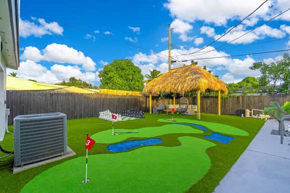 Miami Private Pool  Ping Pong Golf & Arcade Game