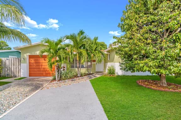 Poolside Paradise in North Lauderdale