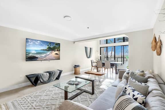 Ventur Loft 2-Story Beachfront  Scenic Views