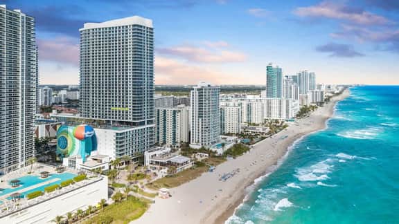 Ventur Luxe Condo l Oceanview | Gym, Beach Access