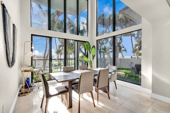 Ventur Loft 2-Story Beachfront  Scenic Views