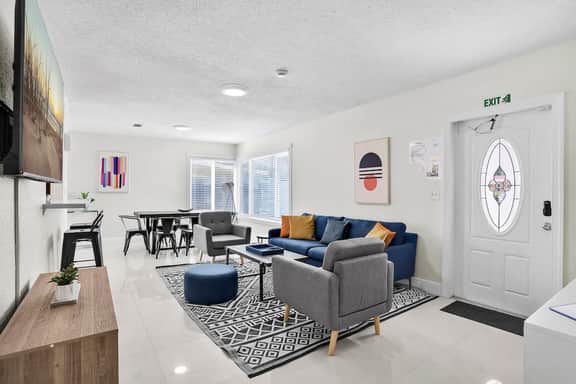 Ventur Oasis  Cozy Hollywood Private Pool Retreat