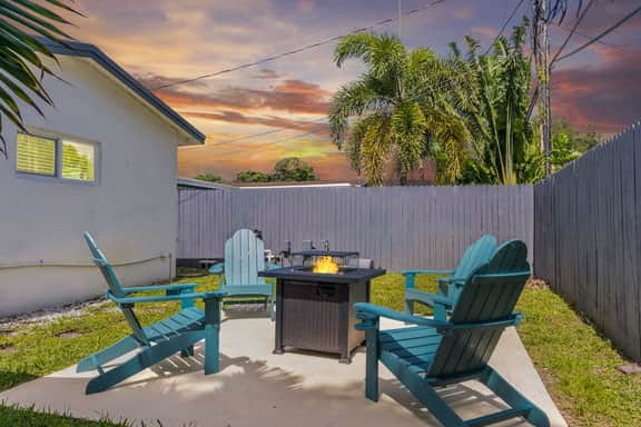 Ventur Oasis  Cozy Hollywood Private Pool Retreat
