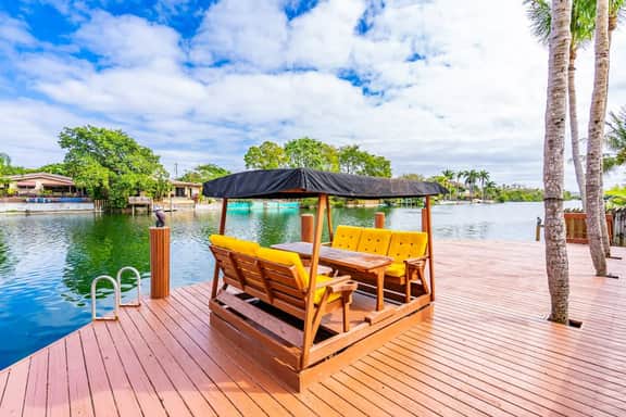 Waterfront Heated Pool Home Game & 6 min Beach