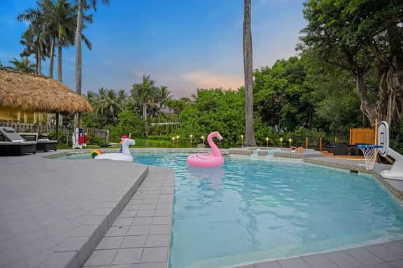 Waterfront House  Arcades, Tiki & Firepit, Golf