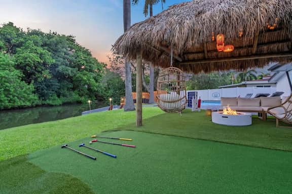 Waterfront House  Arcades, Tiki & Firepit, Golf