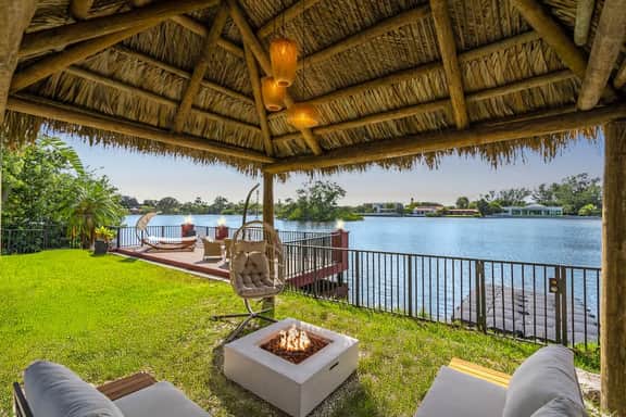 Waterfront Jungle House, Heated, Kayaks & Sunset