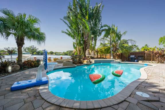 Waterfront Jungle House, Heated, Kayaks & Sunset