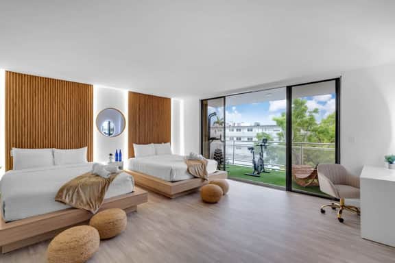 Waterfront Luxe Condo Walking Distance to Beach