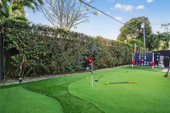 Hollywood Oasis | Heated Pool, Mini Golf & VR Room